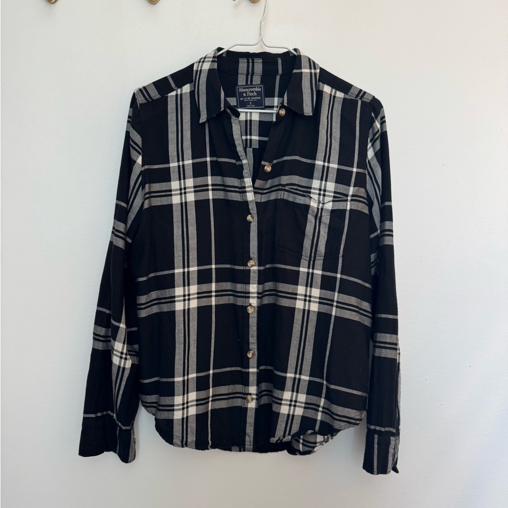 A&F Black and Off White Plaid Button-Up